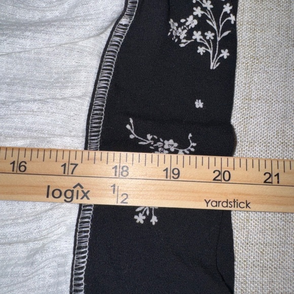 Free People | Auction Thermal Waffle Blk/Wht Floral Print Top | Size XS - Picture 8 of 11